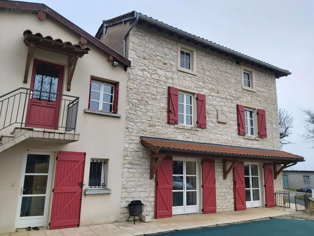 Maison 212 m² à Lucenay  - photo 2