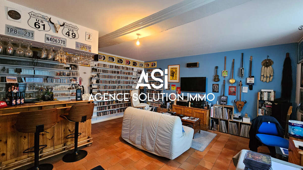 Maison à NEUVILLETTE-EN-CHARNIE