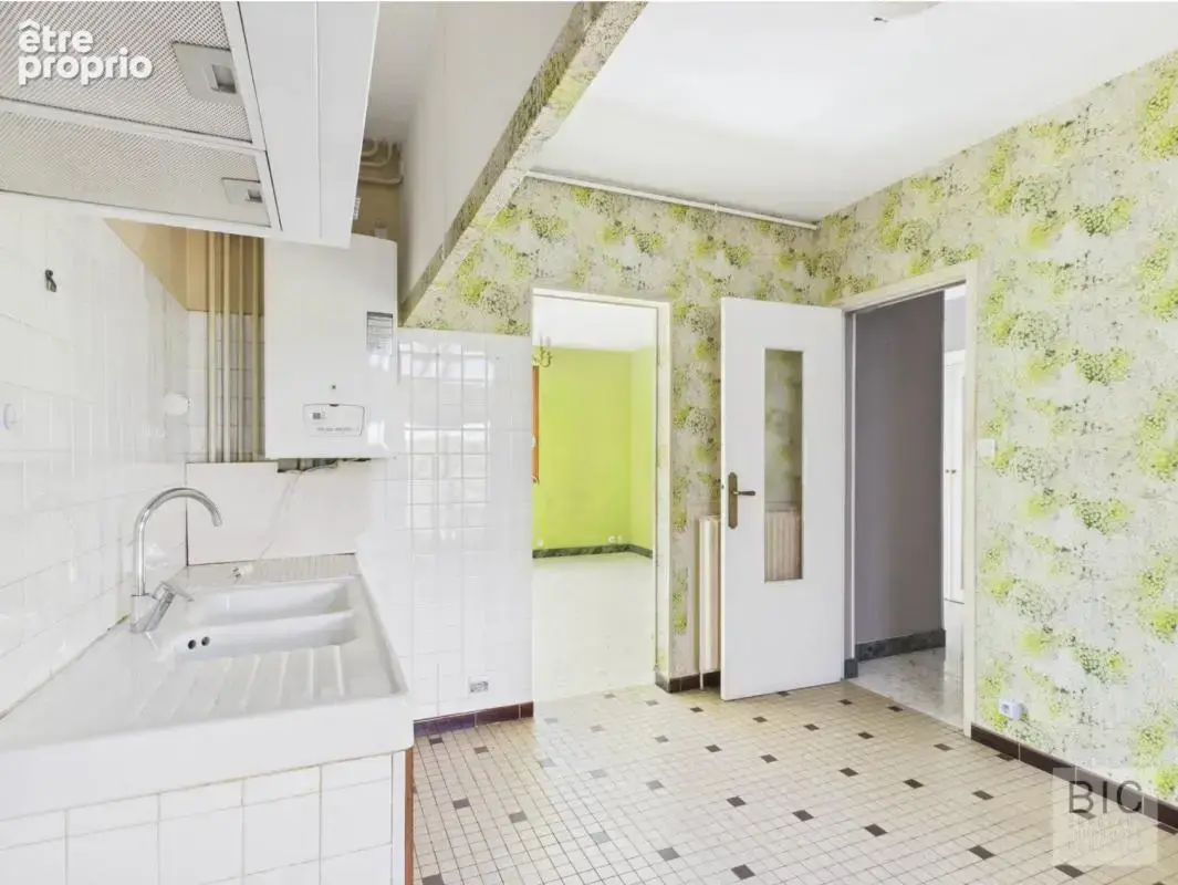 A vendre maison à rafraîchir avec garage, véranda et jardin - photo 5