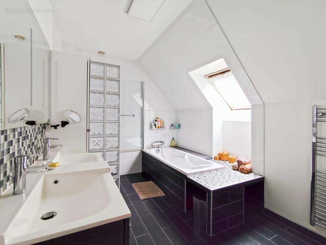 Maison à VERNEUIL-SUR-SEINE