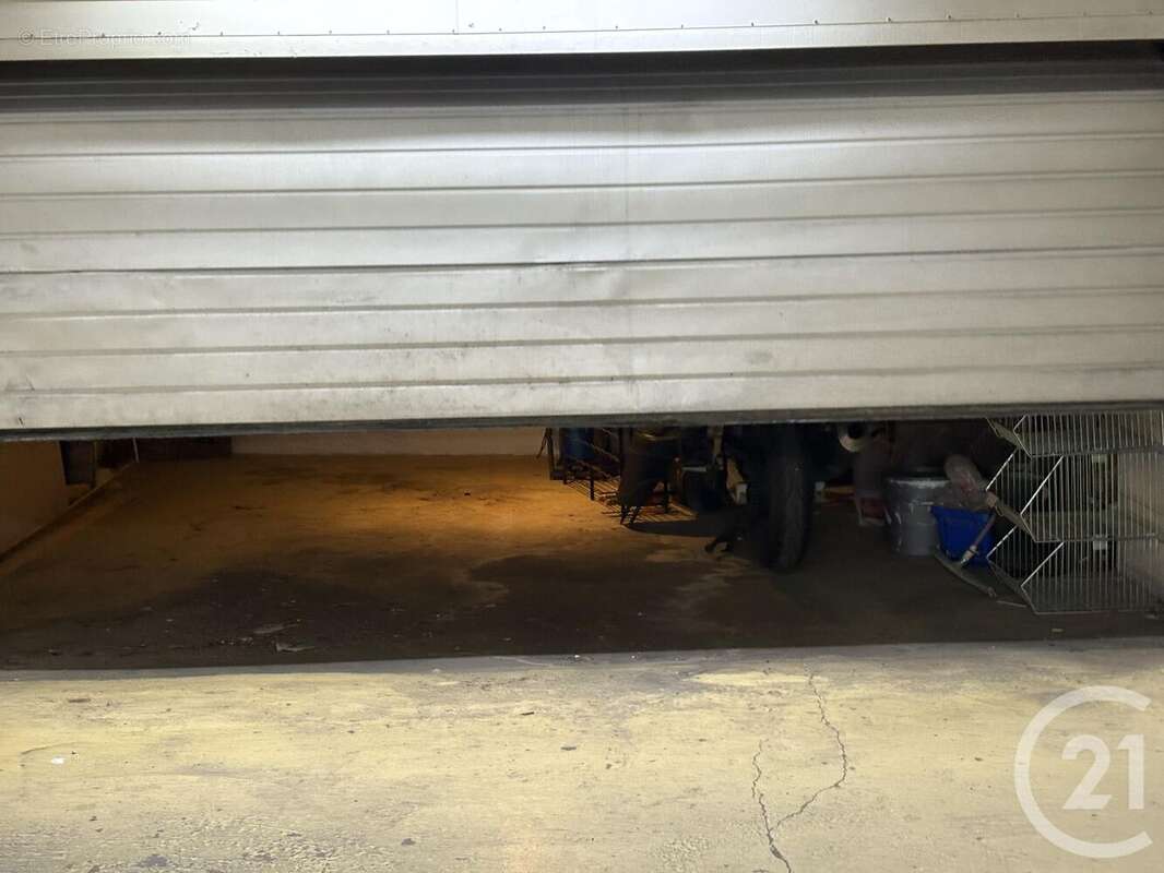 Parking à PARIS-20E