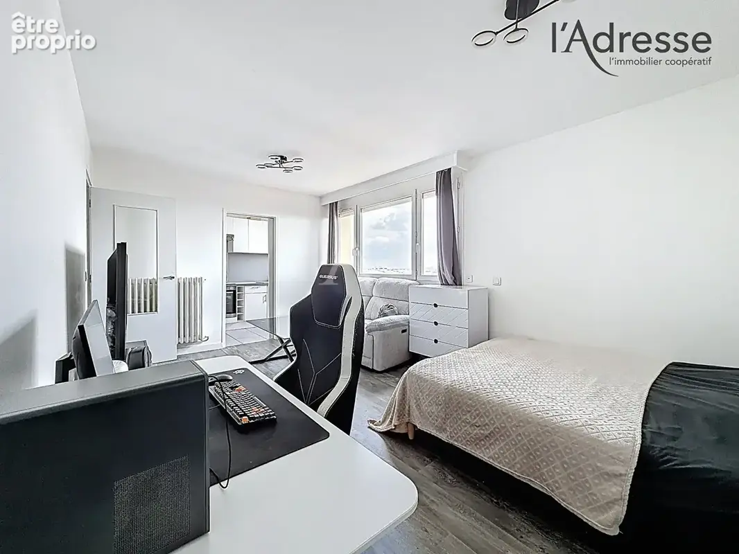 SURESNES/ Maréchal de Lattre de Tassigny - Vue Paris - Appartement Studio 36m² - 1 Cave - 1 BOX - photo 7