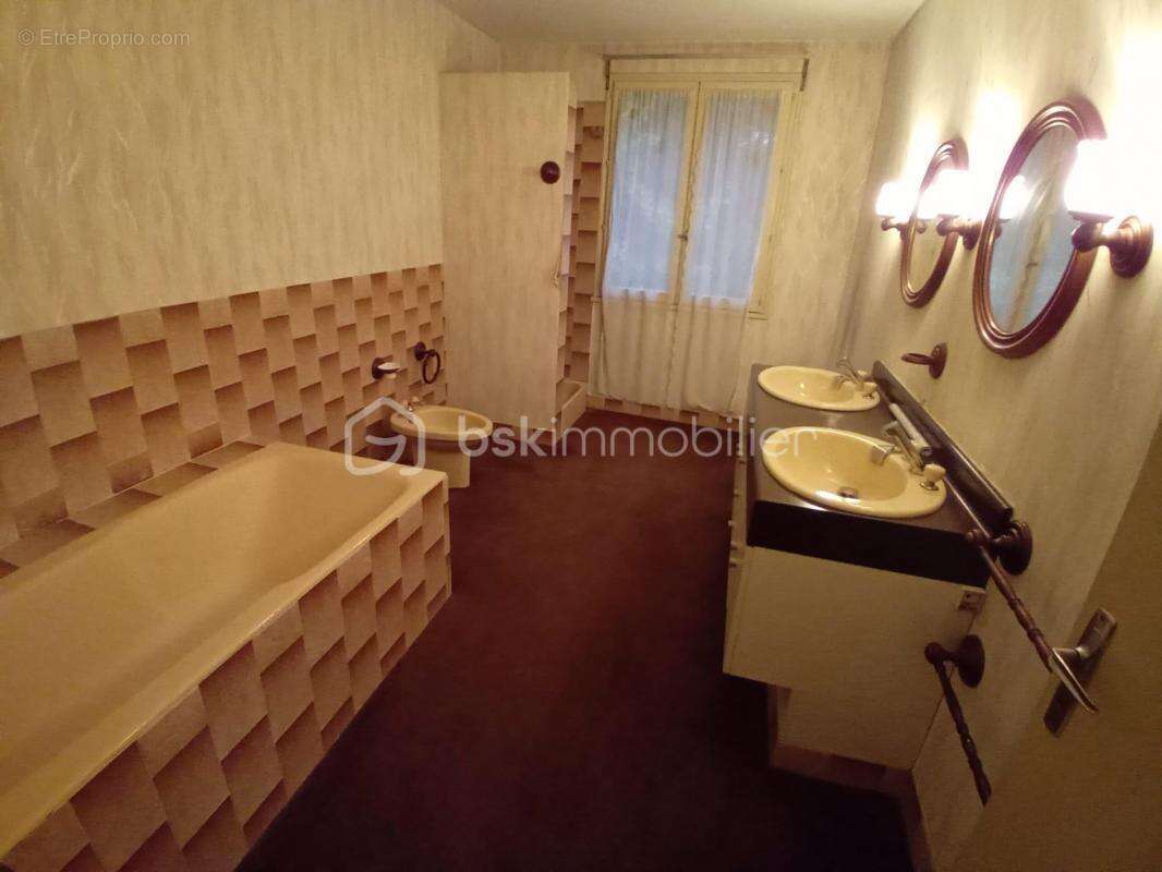 Maison à BONNETABLE