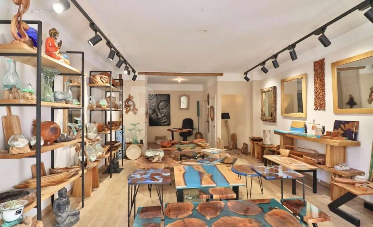 Commerce à COTIGNAC