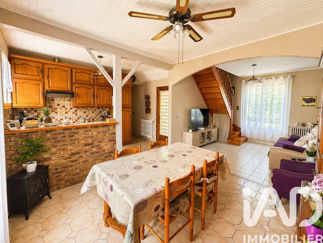 Maison 90 m² à Sainte-Genevieve-Des-Bois  - photo 2