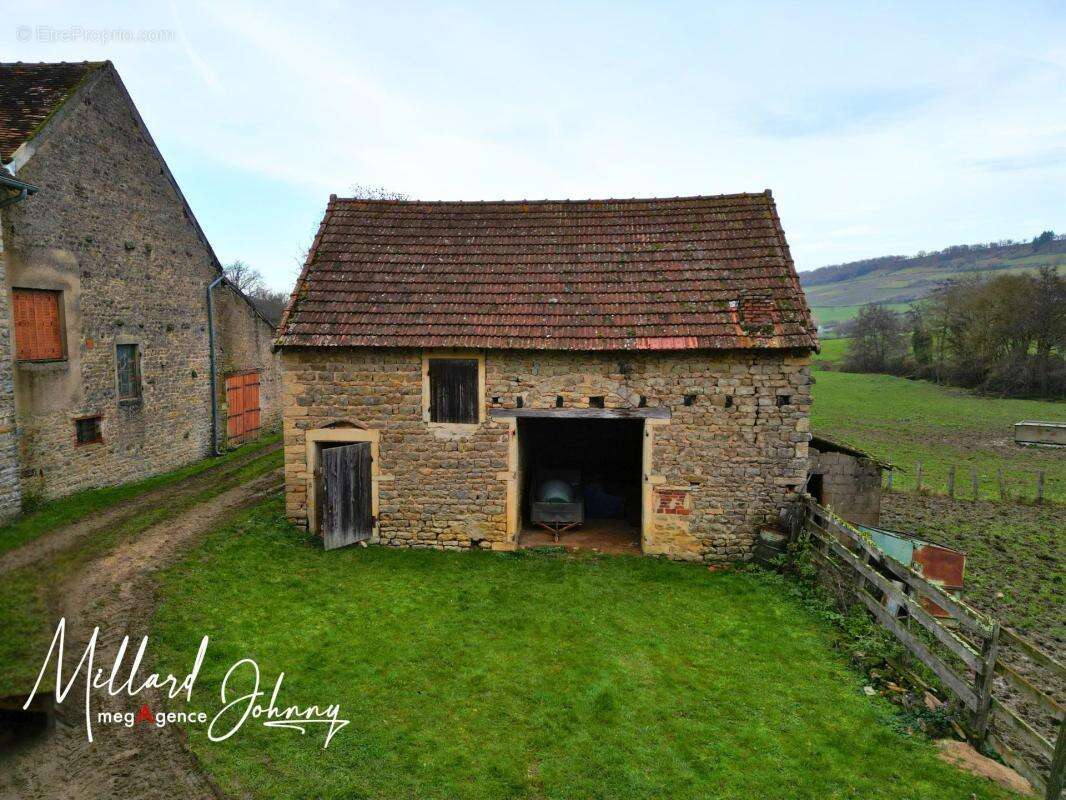 Terrain à VAUX-EN-PRE