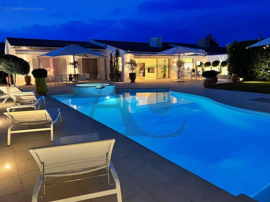 Maison à VILLENEUVE-LOUBET