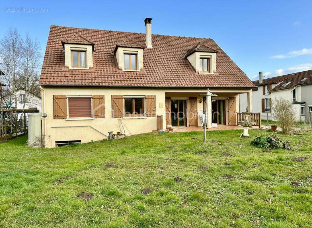 Maison 8 pièces de 180m² à VENEUX-LES-SABLONS (77250) - photo 17