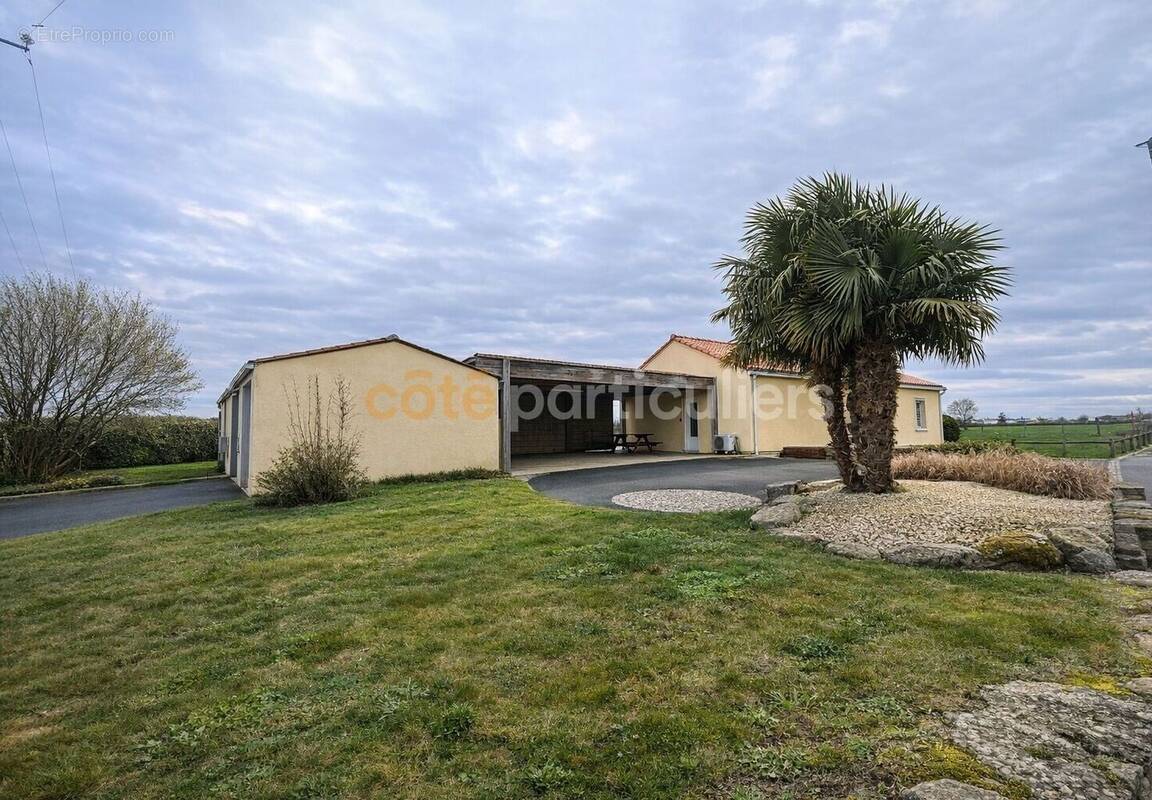 Maison à LA BOISSIERE-DE-MONTAIGU