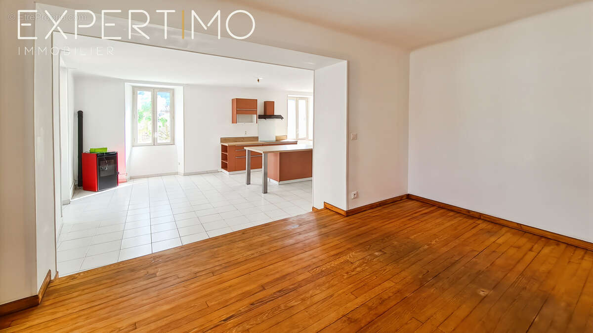 Appartement 104 m2 plein centre village, 3 chambres - photo 3