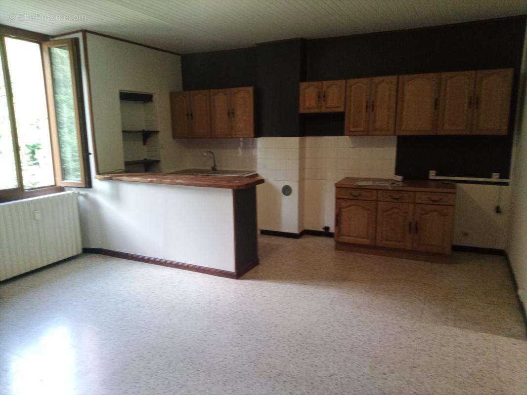 Appartement à ROBIAC-ROCHESSADOULE