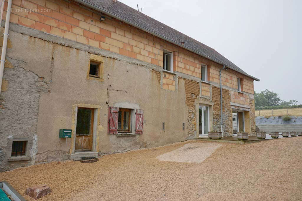 Maison à LA CLAYETTE