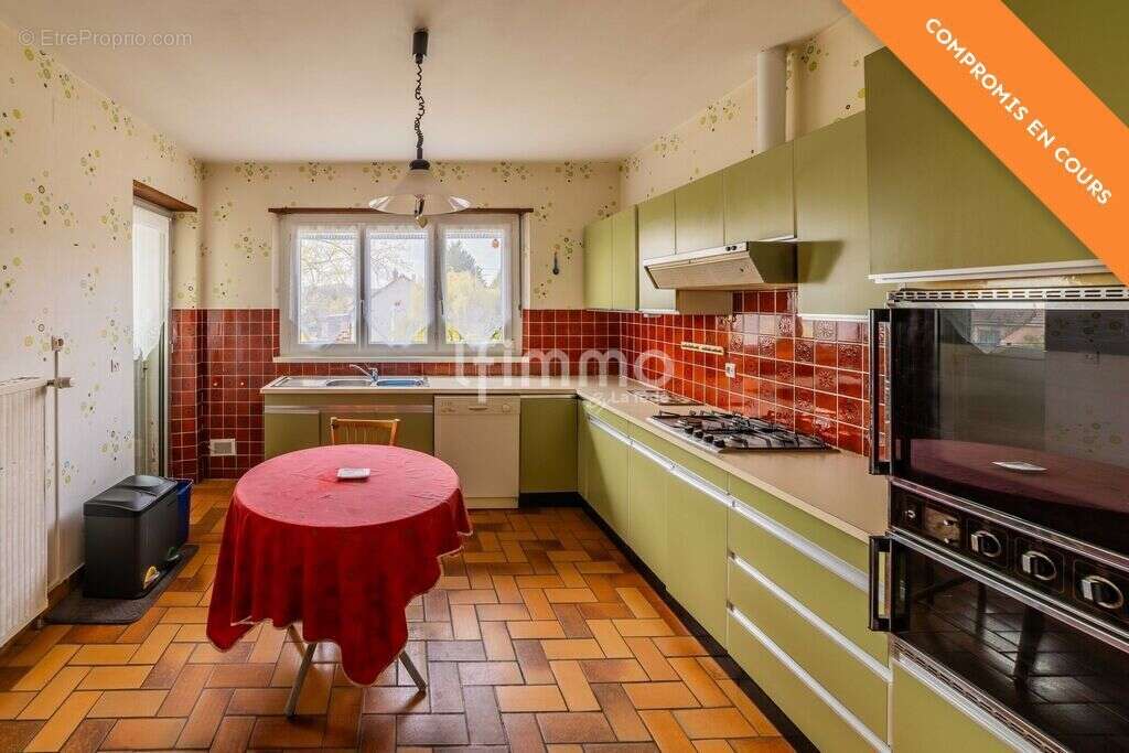 Sous Compromis : Maison Familiale, au cœur d'un dynamique villag - photo 5