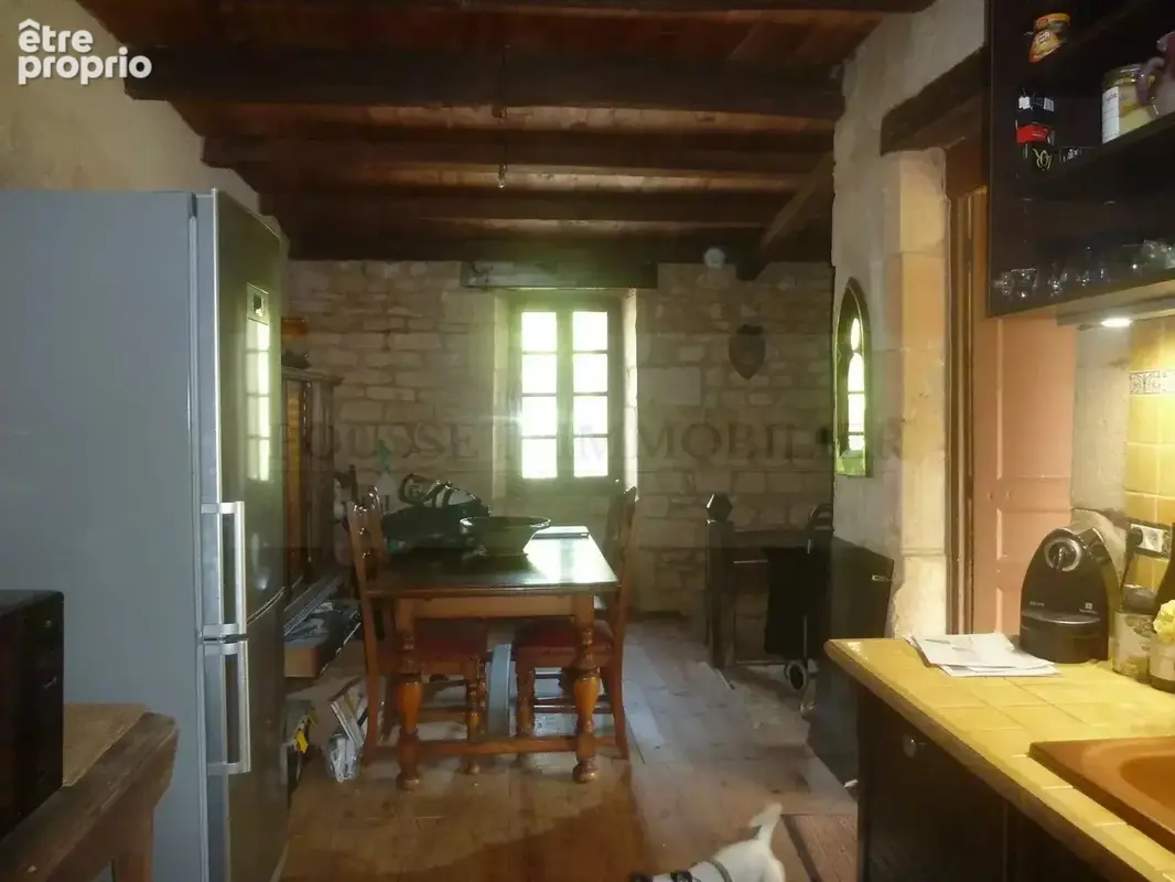 Superbe propriete en pierre dependances sur un terrain attenant de 472 m².  situation dans un petit hameau. - photo 9
