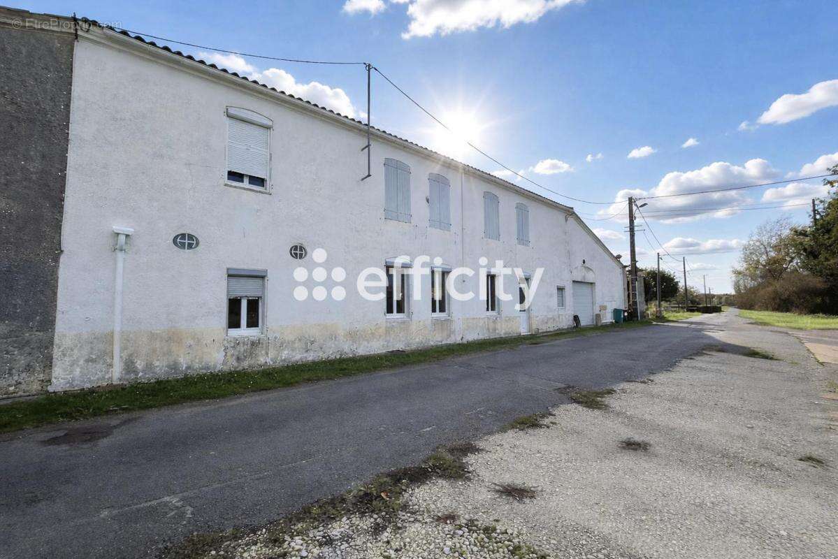 Maison à COZES
