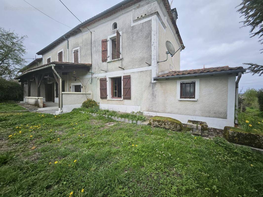 Maison à LUSIGNAC