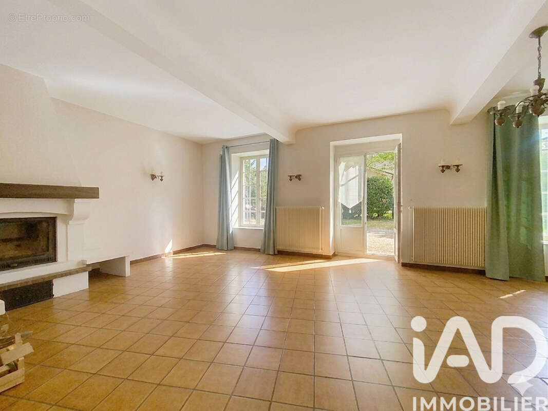 Photo 3 - Maison à SAINT-GENIS-LAVAL