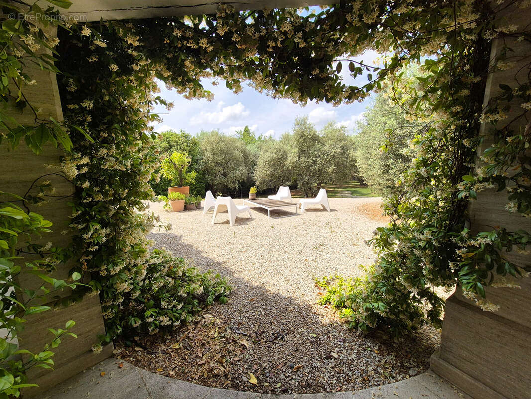 Maison à SAINT-PIERRE-DE-VASSOLS