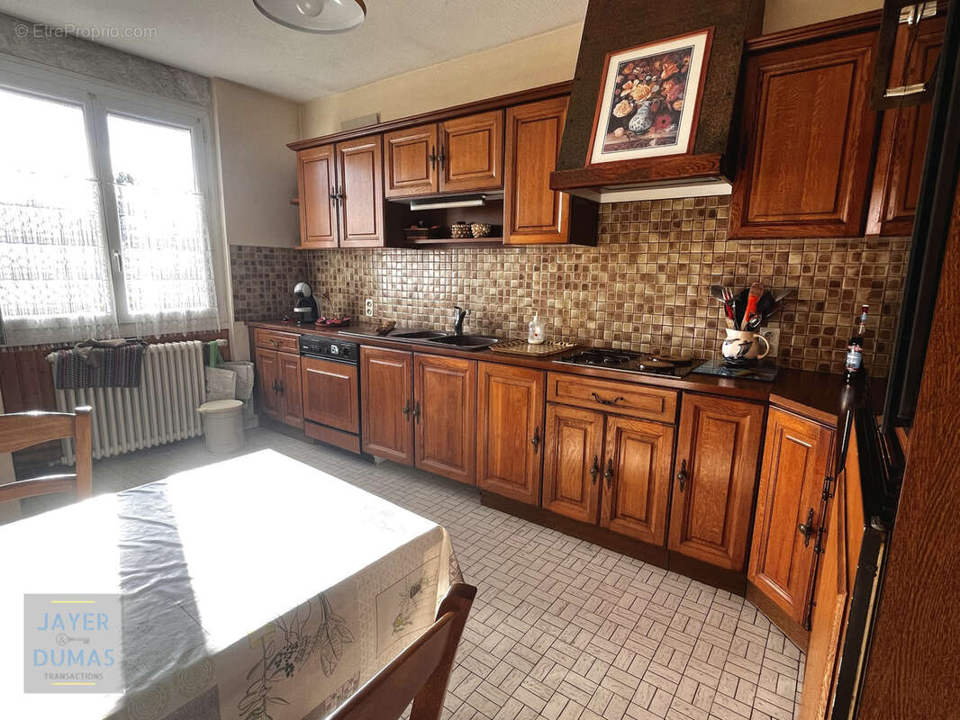 SAINT-GERMAIN-DU-PLAIN - Maison sur sous-sol avec véranda et 1 950 m2 de terrain - photo 5