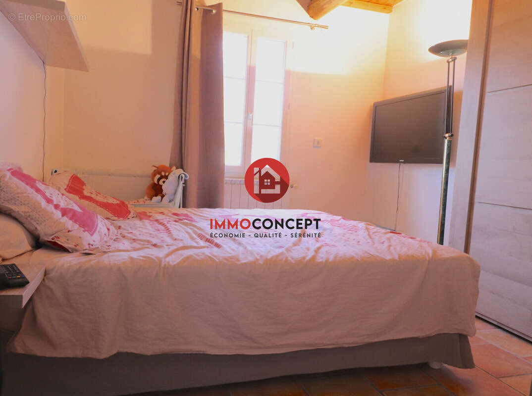 Appartement à BAGNOLS-SUR-CEZE