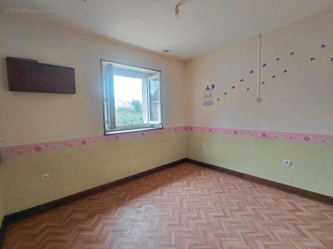 Maison en campagne à rénover, 125m² au sol, étang - photo 5