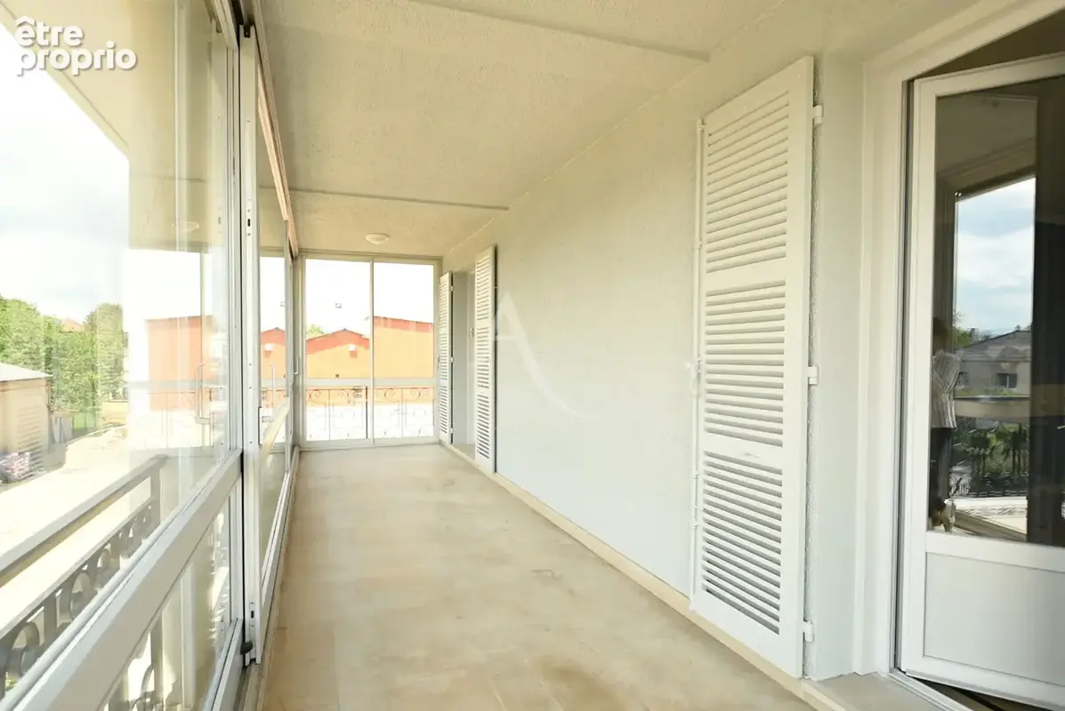 Maison Charnay Les Macon 7 pièce(s) 250 m2 - photo 4