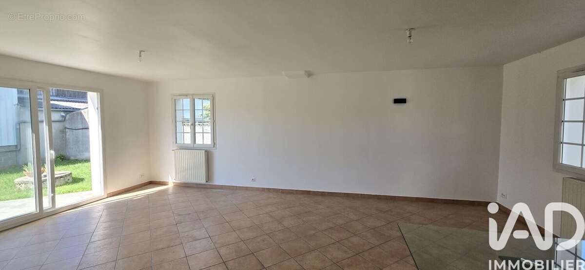 Maison 130 m² à Clery-Saint-Andre  - photo 5