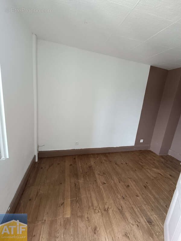 Appartement à LE MAYET-DE-MONTAGNE