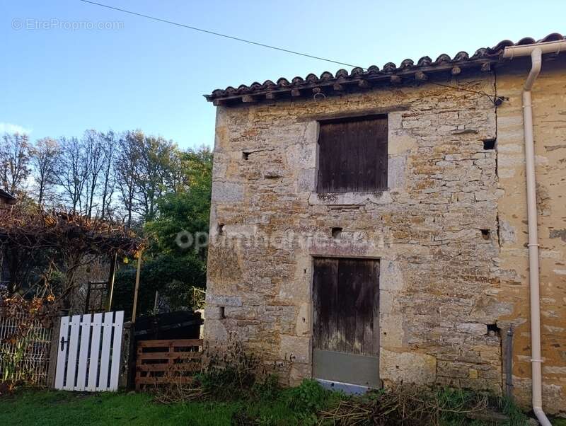 Maison à LA CAILLERE-SAINT-HILAIRE