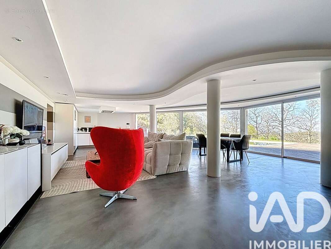 Maison 304 m² à Les Brunels  - photo 9