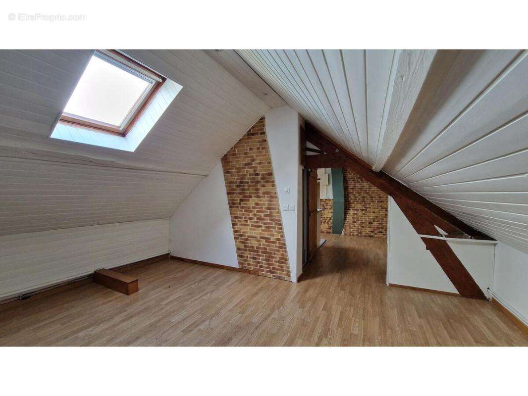 Appartement à FLEURINES