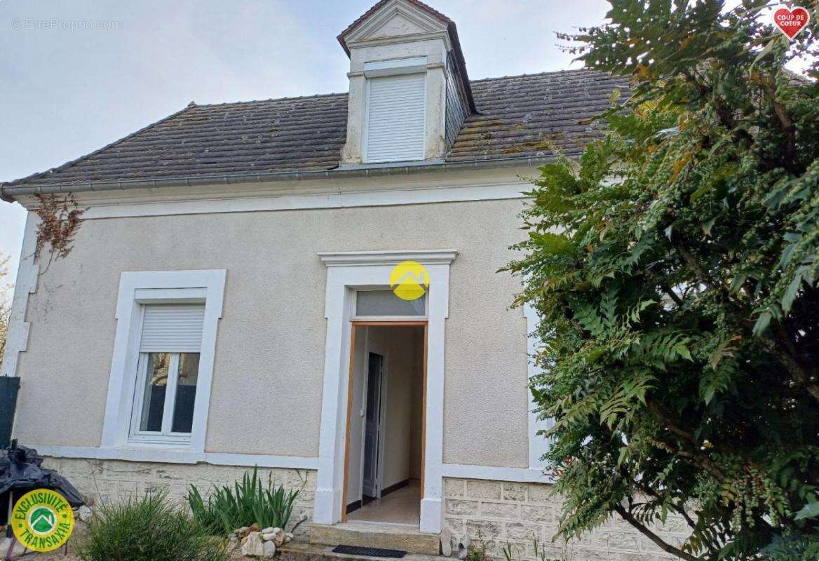 Maison à DUN-SUR-AURON
