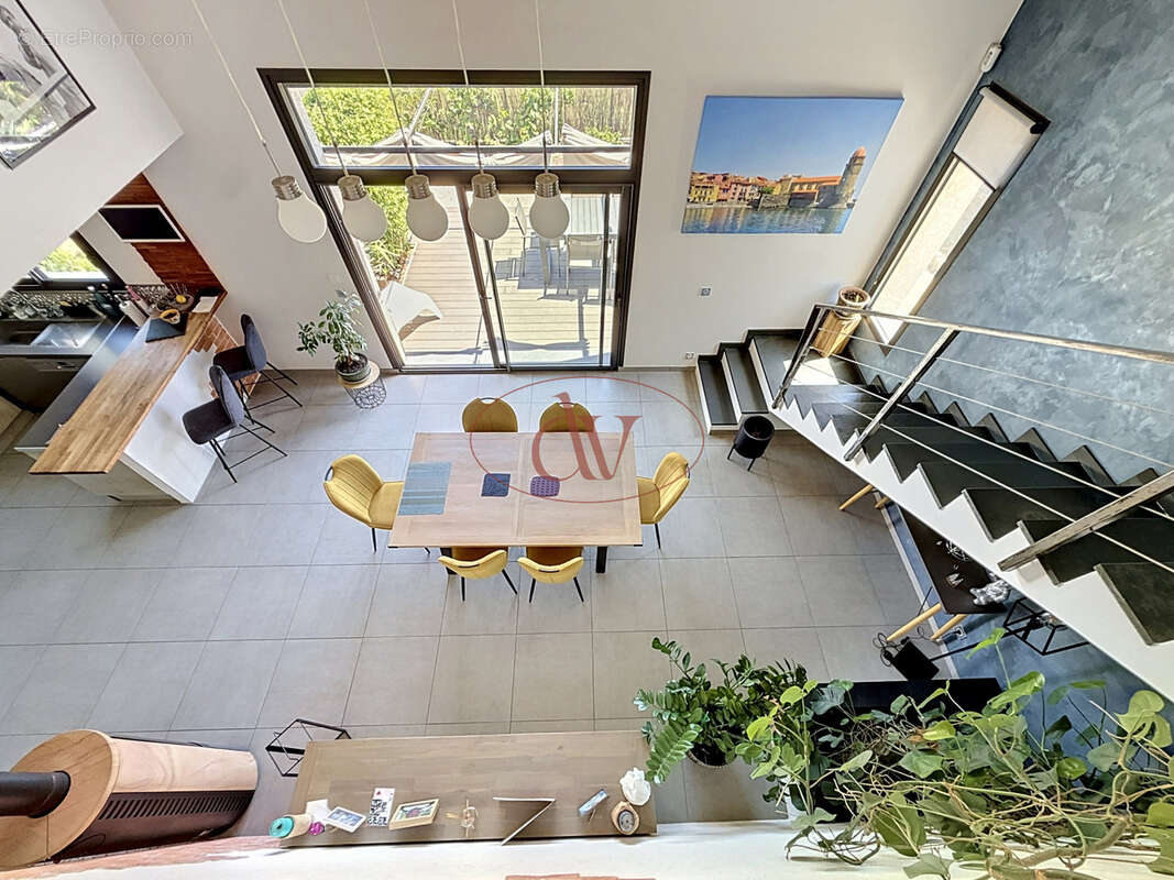 Maison à OPOUL-PERILLOS