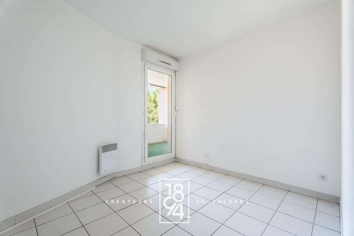 Appartement  type 3  61 m2  Garage  Ascenceur  terrasse 7m2 - photo 7