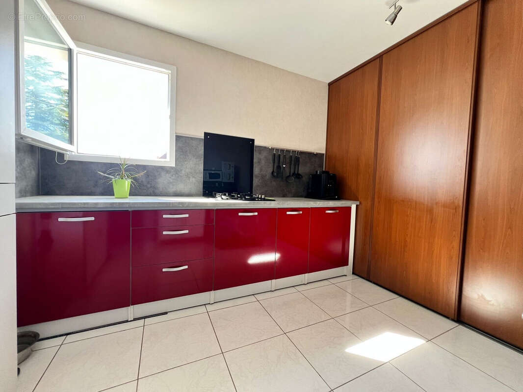 Maison 128 m² à Port-Sainte-Foy-Et-Ponchapt  - photo 8