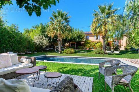 Maison à SAINT-CYR-SUR-MER