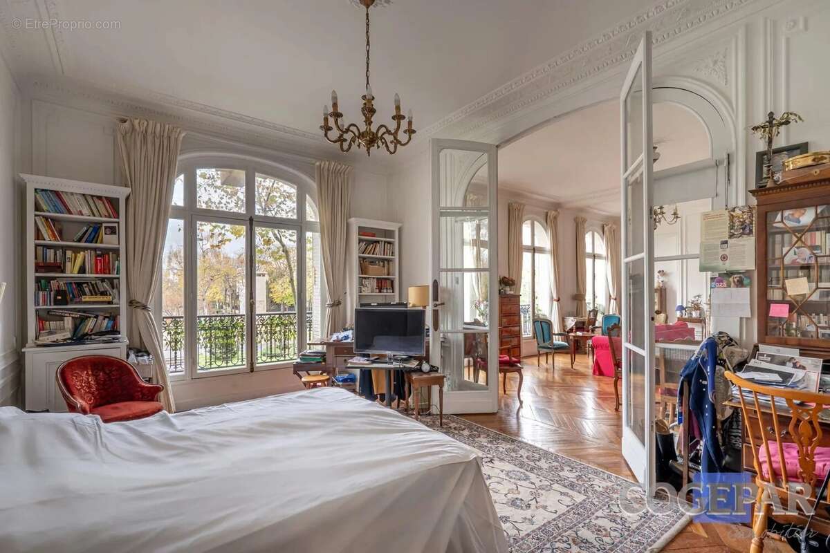 Appartement à NEUILLY-SUR-SEINE