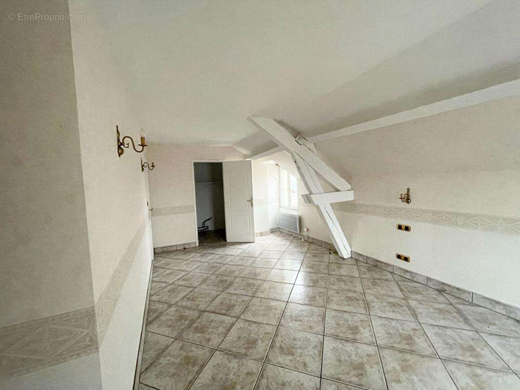 Maison à LE MAYET-DE-MONTAGNE