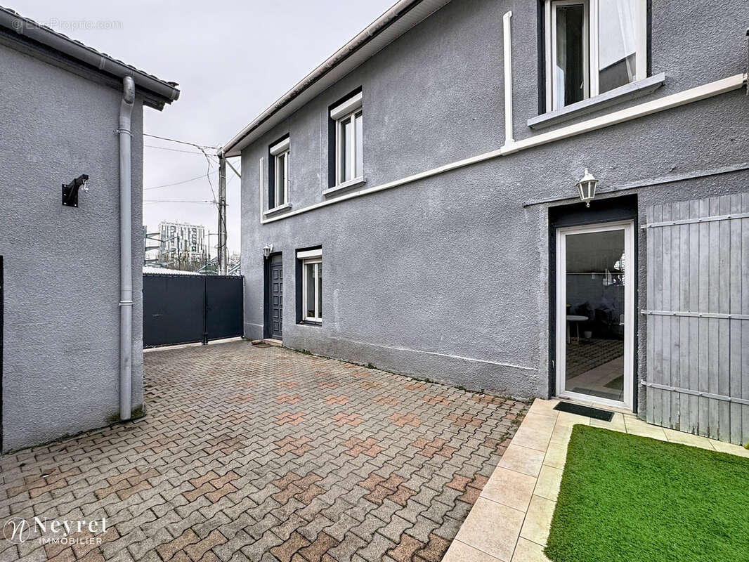 Maison - 113m2 - Proche Mosquée - St Genis Laval - photo 2