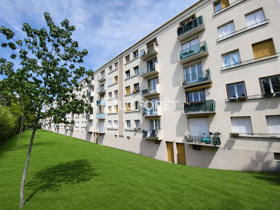 Appartement Rueil Malmaison 4 pièce(s) 63 m2 - photo 2