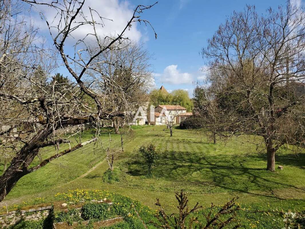 Maison à RUFFEC