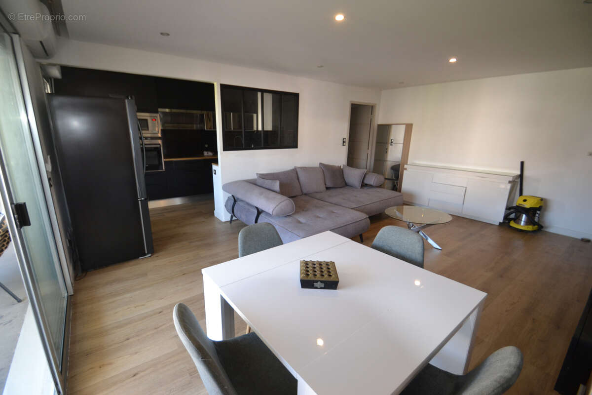 Appartement à VALLAURIS