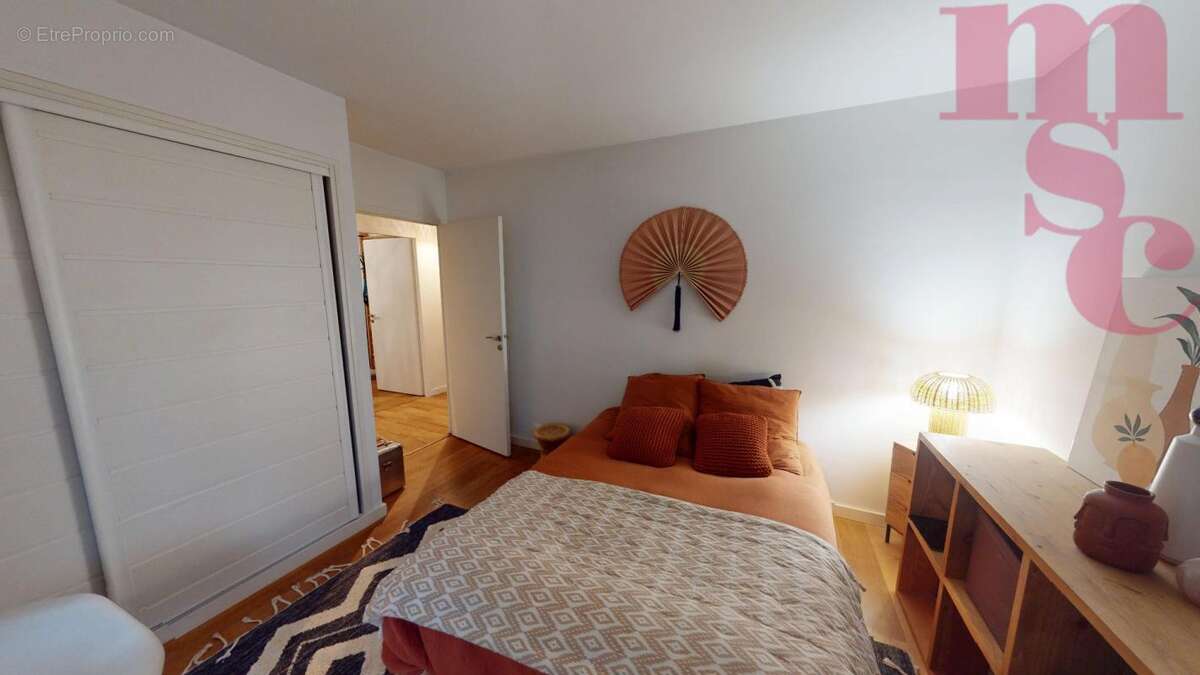 Maison à SAINT-CLEMENT-DE-RIVIERE