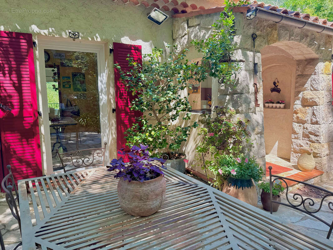 Maison à TOURRETTES-SUR-LOUP