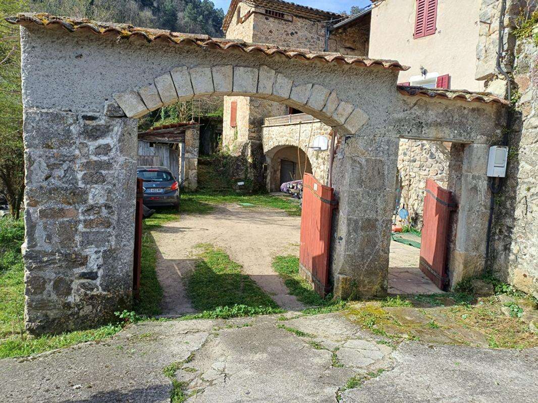 Maison à LES OLLIERES-SUR-EYRIEUX