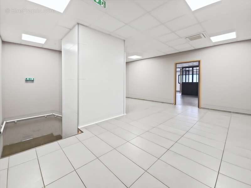 Sarrola-carcopino – baleone centre – pépinière de bureaux d'environ 342 m² - photo 3