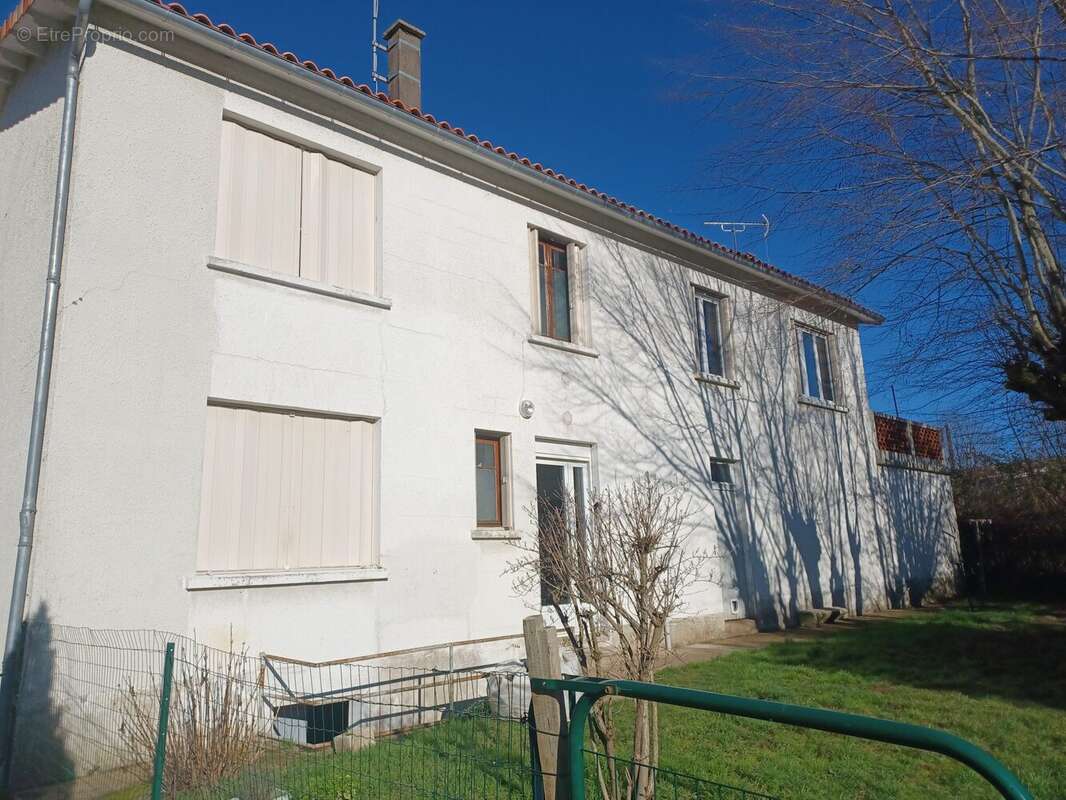 Maison à CHASSENEUIL-SUR-BONNIEURE