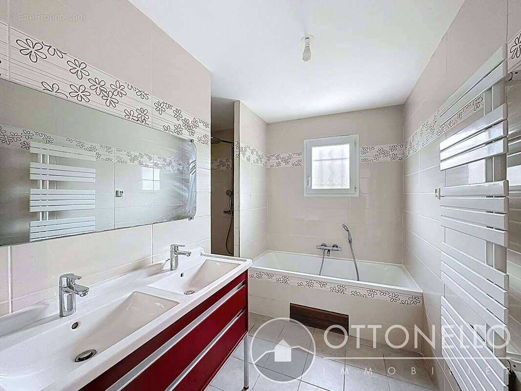 Maison à ROQUEBRUNE-SUR-ARGENS