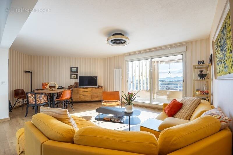 Appartement à MARSEILLE-4E