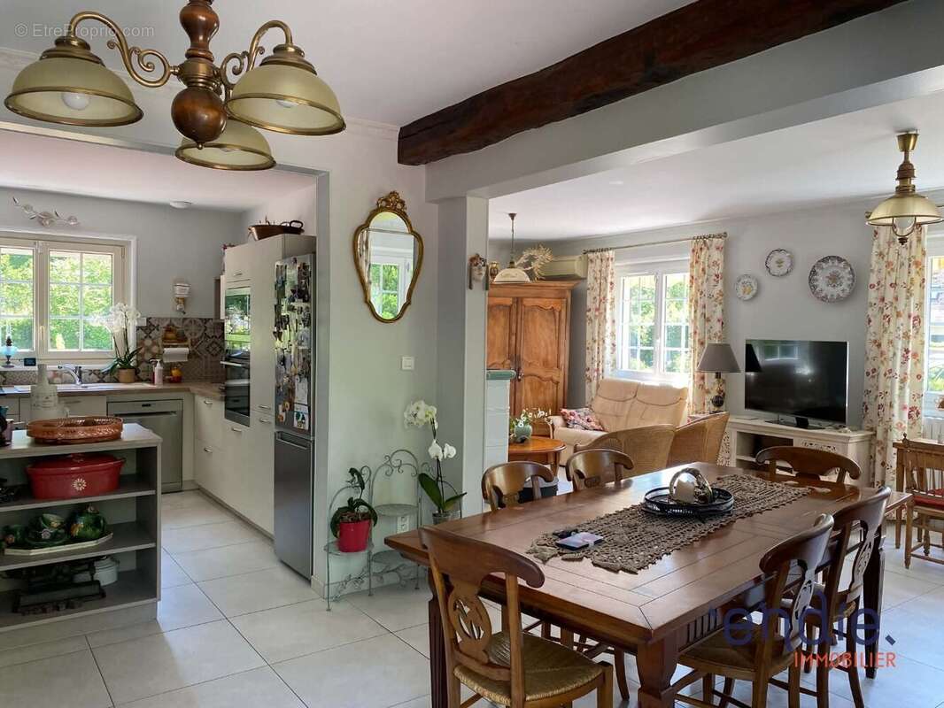 Maison 209 m² à Dompierre-Sur-Besbre  - photo 3